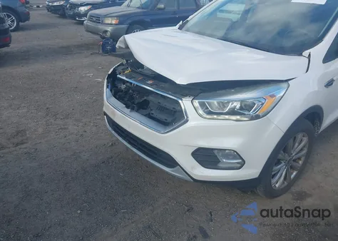 2017 Ford Escape Titanium z USA, uszkodzony, nr VIN 1FMCU9J93HUC93332
